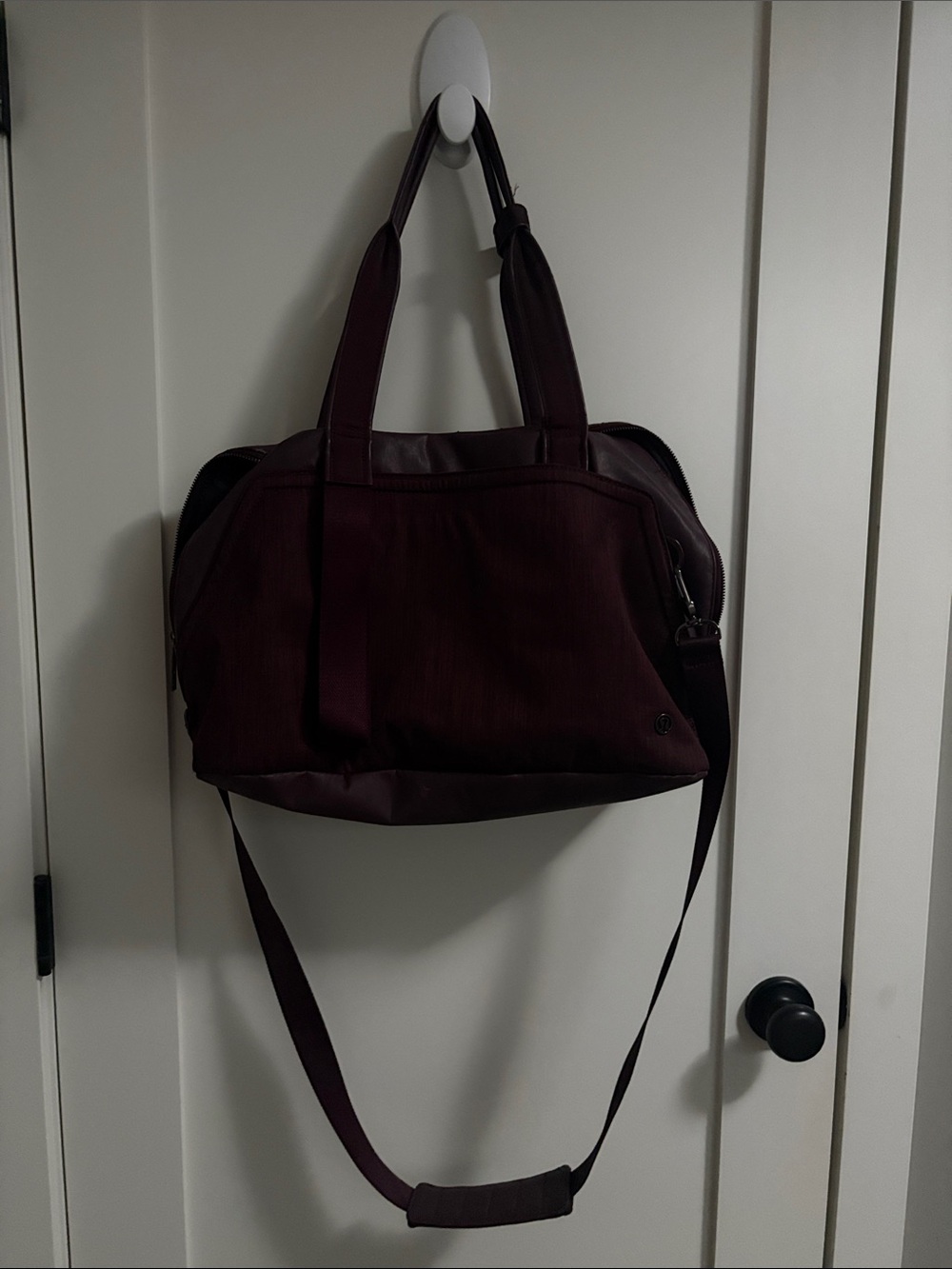 Women's lululemon Maroon Shoulder gym bag